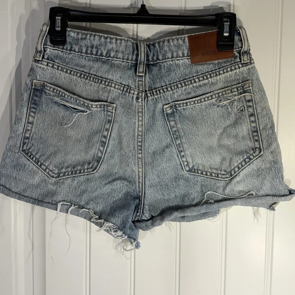 Hidden Jeans Distressed Denim Shorts Women's‎ S High Rise Raw Hem Light Wash - Picture 3 of 5